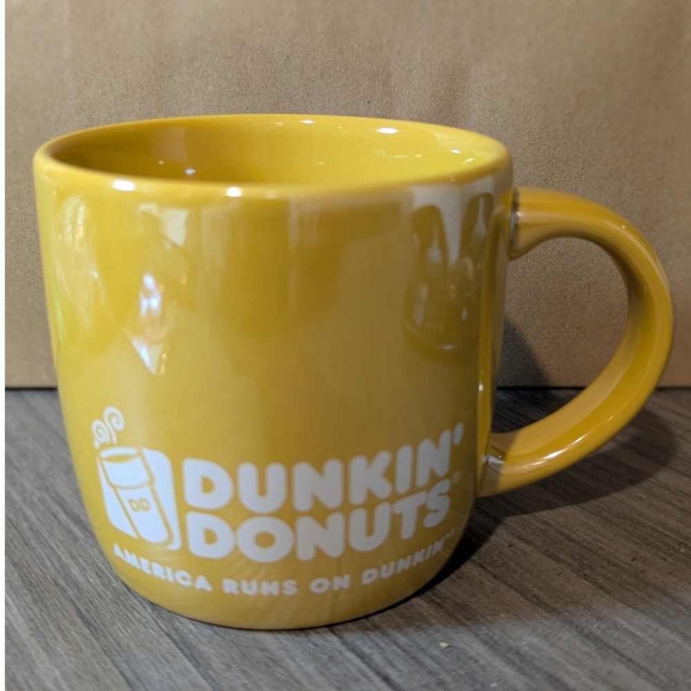 Dunkin Donuts 2014 Gold Lustre Coffee Mug Yellow Ceramic America Runs On Dunkin